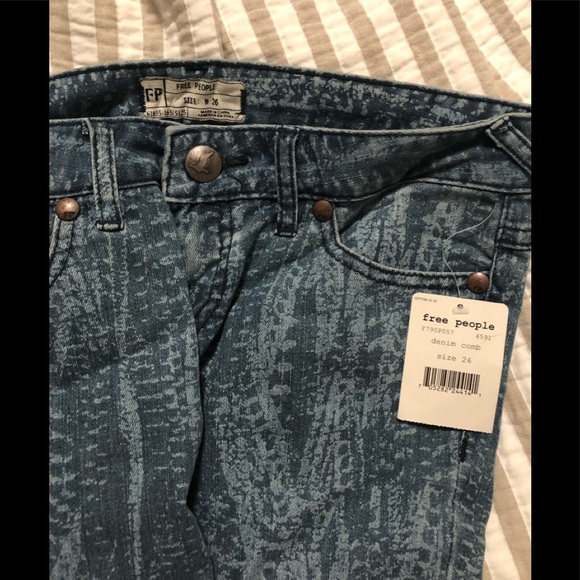 Free People Feather Print Skinny Jeans NWT - Picture 5 of 7